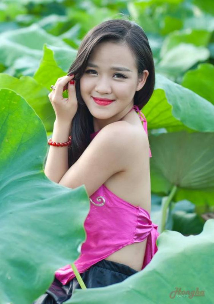 Thiếu nữ e ấp Sen hồng