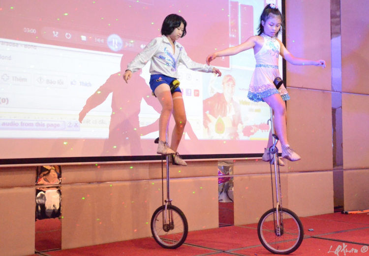 Tư Ếch đi Sài gòn . Tư Ếch đi Sài gòn .