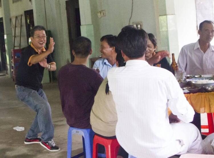 CN 09/06/13 O.S trao nhà tình thương cho ông Lê Văn Sành ở Bến Tre CN 09/06/13 O.S trao nhà tình thương cho ông Lê Văn Sành ở Bến Tre