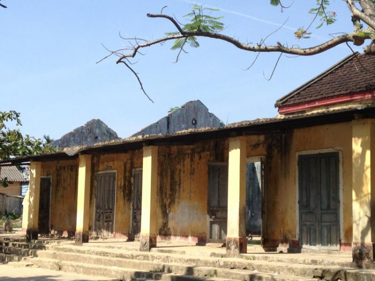 Cùng chung sức xây dựng mái trường cho đàn em thân yêu tại Huế Cùng chung sức xây dựng mái trường cho đàn em thân yêu tại Huế
