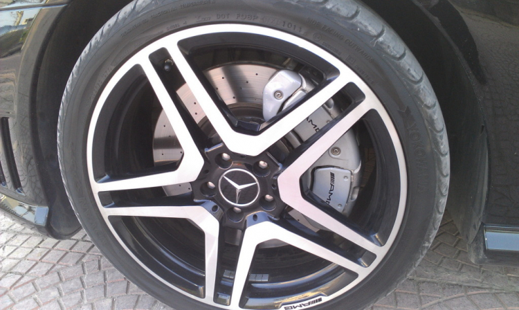 Phải chăng SUV thắng 2 đĩa an toàn hơn 4 đĩa