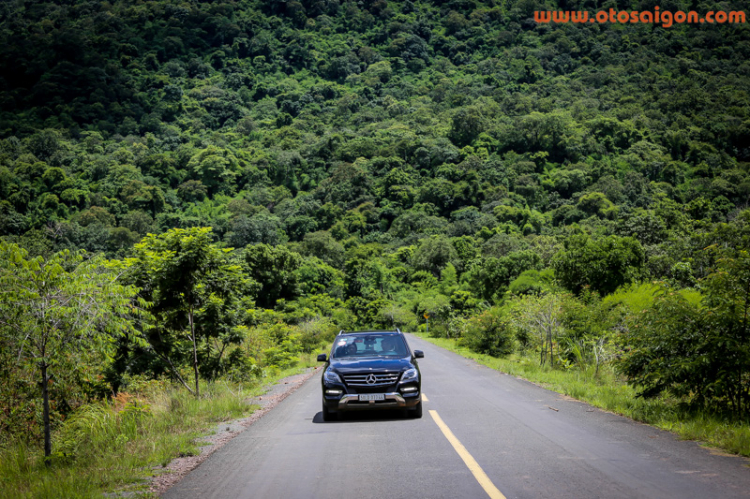 “Mãnh hổ” Mercedes-Benz ML250 CDI chinh phục đền thiêng Angkor – Wat