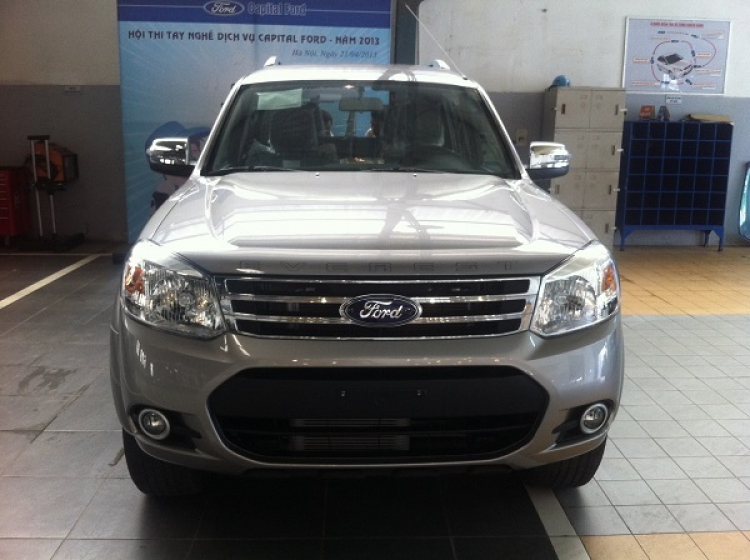 Ford Everest mới nhất đầu tiên, các Bác cho e ý kiến ạ. (E mượn hình a Cường bên CPT Ford)