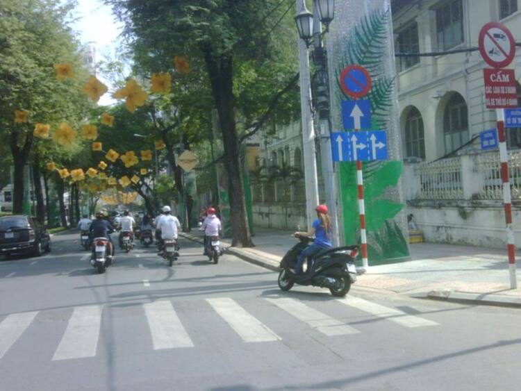 Đi như vầy có sai luật ko các bác