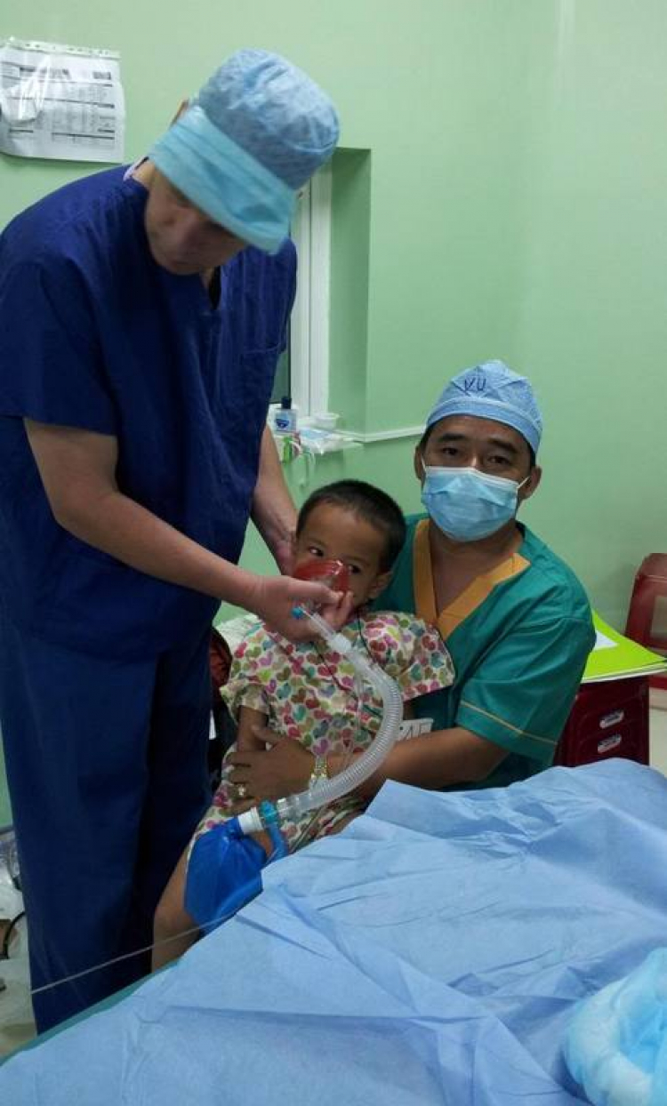 Quảng Ngãi, mang nụ cười đến cho trẻ con ! (Hình trẻ em bị tật, cân nhắc trước khi xem ) Quảng Ngãi, mang nụ cười đến cho trẻ con ! (Hình trẻ em bị tật, cân nhắc trước khi xem )
