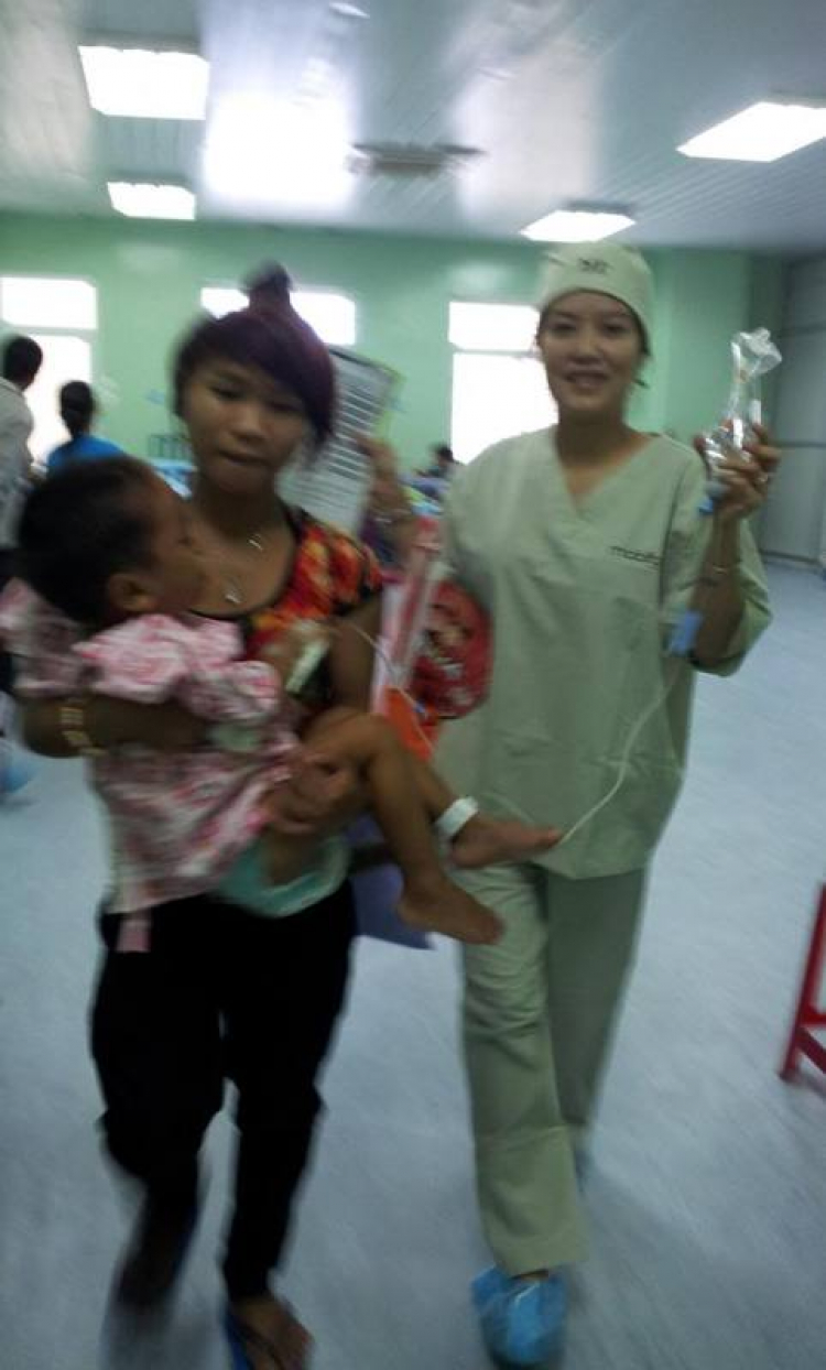 Quảng Ngãi, mang nụ cười đến cho trẻ con ! (Hình trẻ em bị tật, cân nhắc trước khi xem ) Quảng Ngãi, mang nụ cười đến cho trẻ con ! (Hình trẻ em bị tật, cân nhắc trước khi xem )