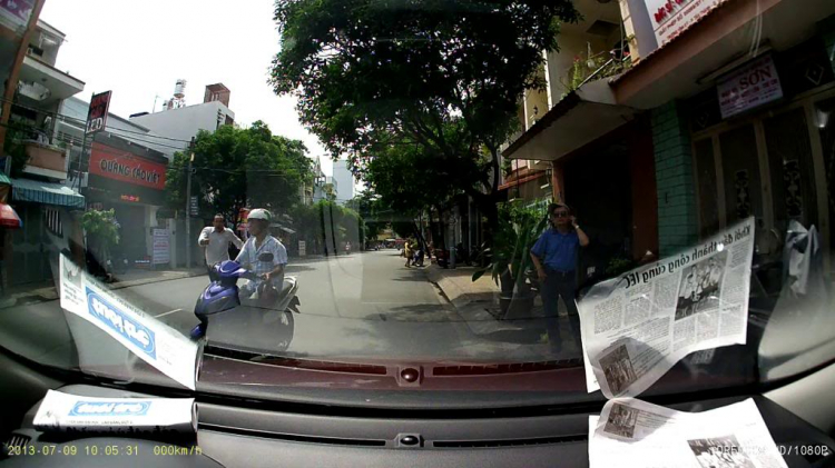 TÊN NÀY LÀM GÌ VẬY CÁC BÁC? GIỰT ĐỒ CHĂNG?