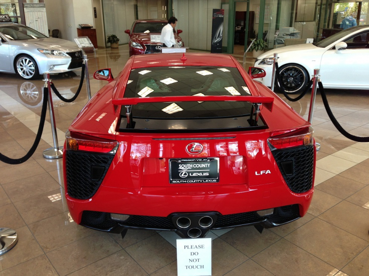 Xe Lexus LFA 2013 Màu Đỏ