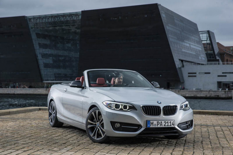 BMW 2-Series Convertible 2015 có giá khởi điểm 38.850 $