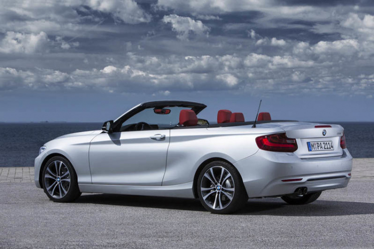 BMW 2-Series Convertible 2015 có giá khởi điểm 38.850 $