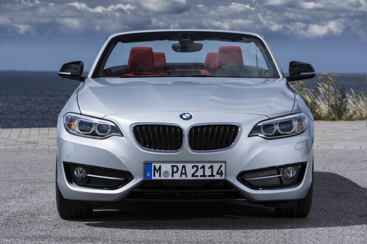 BMW 2-Series Convertible 2015 có giá khởi điểm 38.850 $