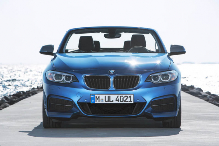 BMW 2-Series Convertible 2015 có giá khởi điểm 38.850 $