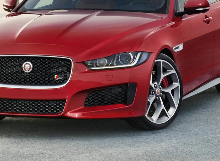 Jaguar ra mắt XE 2016 cạnh tranh trực tiếp với BMW 3-Series