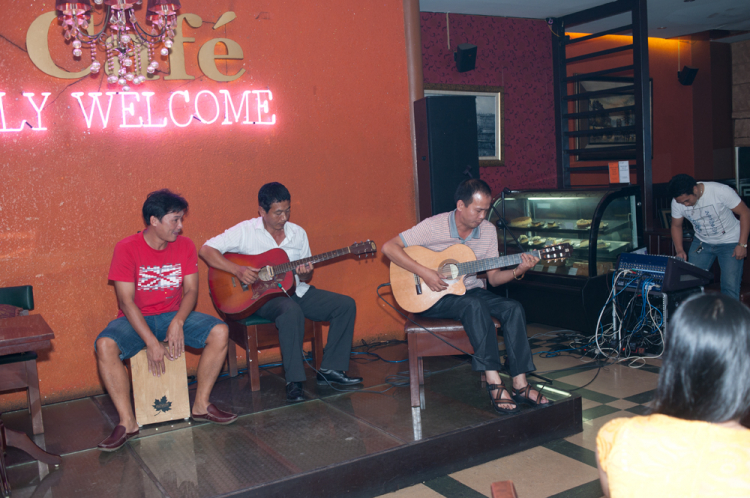 Đêm nhạc gây quỹ ủng hộ DA xây trường học tại Huế 2013