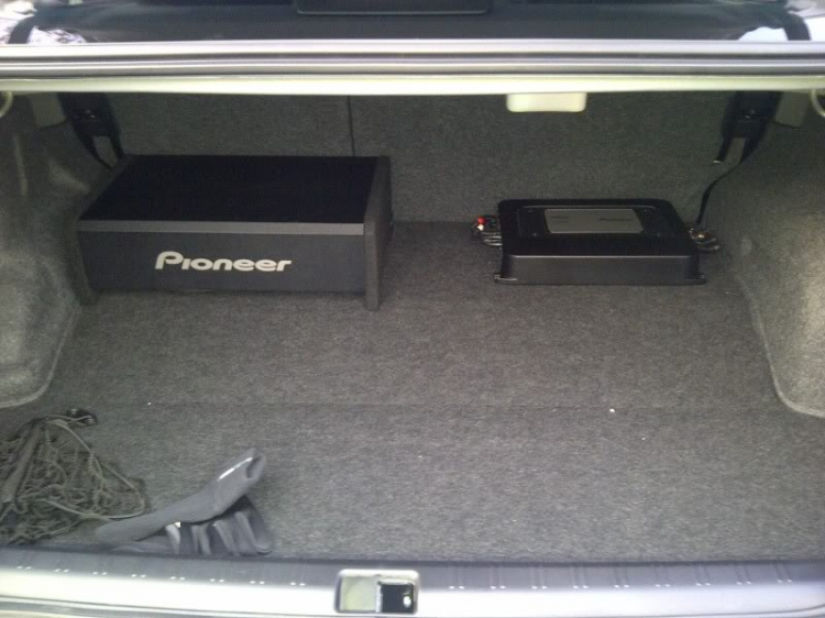 Ford Escape - Các Bác thường gắn Sub woofer ở đâu? Ford Escape - Các Bác thường gắn Sub woofer ở đâu?