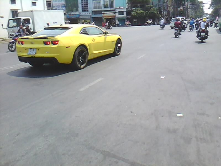 Làn gió mát giữa trưa hè........... Camaro Transformer tại VN