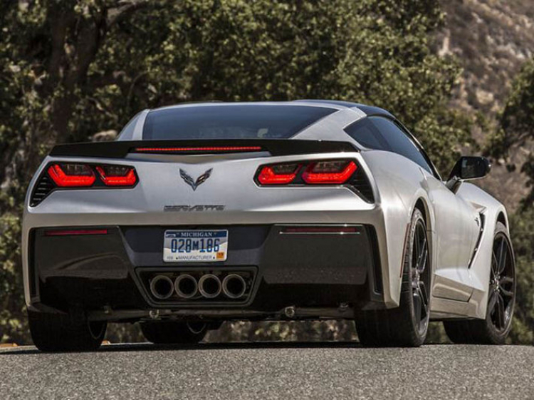 Động cơ Chevrolet Corvette Stingray 2014 bị hư hỏng hoàn toàn sau khi chạy được 9.600 km