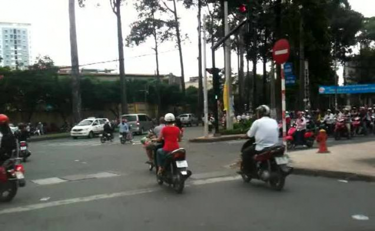 Chuyện Đi và Dừng ở vạch dừng trong giao lộ/vòng xoay. Chuyện Đi và Dừng ở vạch dừng trong giao lộ/vòng xoay.