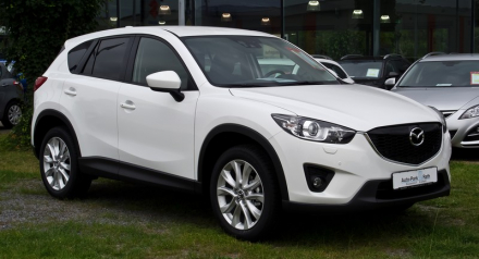 Mazda_CX-5_2.0_SKYACTIV-G_AWD_Sports-Line_–_Frontansicht,_3._September_2012,_Düsseldorf.jpg