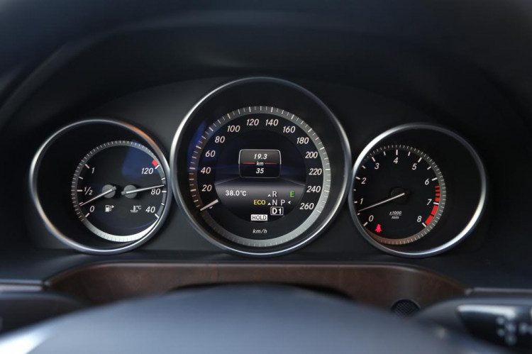 Hình ảnh chi tiết Mercedes E-Class mới tại Việt Nam Hình ảnh chi tiết Mercedes E-Class mới tại Việt Nam