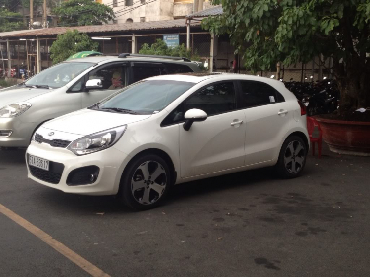 Cho em hỏi về rio hatchback 2013