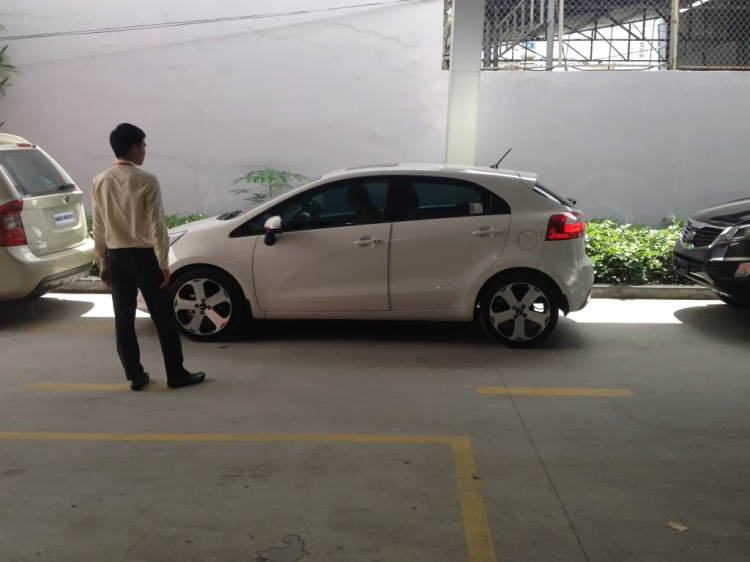 Cho em hỏi về rio hatchback 2013