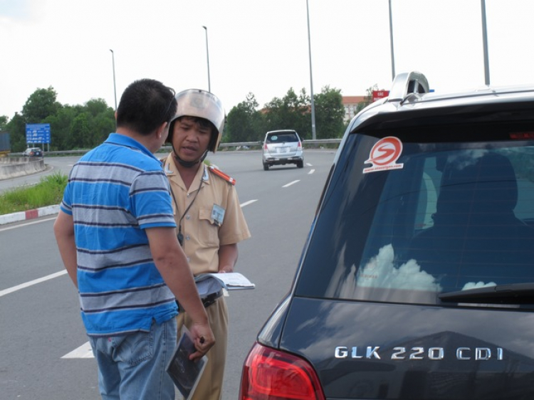 PS ảnh: cần hay không cần bật xi nhan khi phương tiện đang lưu thông trên đường cong? (up)