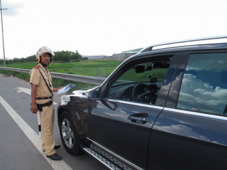 PS ảnh: cần hay không cần bật xi nhan khi phương tiện đang lưu thông trên đường cong? (up) PS ảnh: cần hay không cần bật xi nhan khi phương tiện đang lưu thông trên đường cong? (up)
