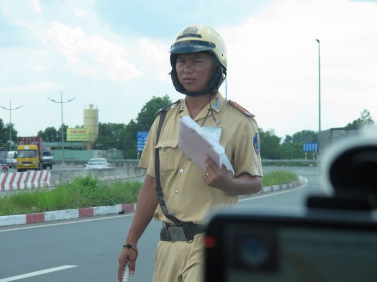 PS ảnh: cần hay không cần bật xi nhan khi phương tiện đang lưu thông trên đường cong? (up) PS ảnh: cần hay không cần bật xi nhan khi phương tiện đang lưu thông trên đường cong? (up)