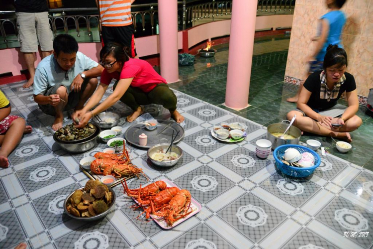 Phượt đảo Bình Ba, ăn tôm hùm, ngủ bè, tắm tiên, ngắm bình minh..!