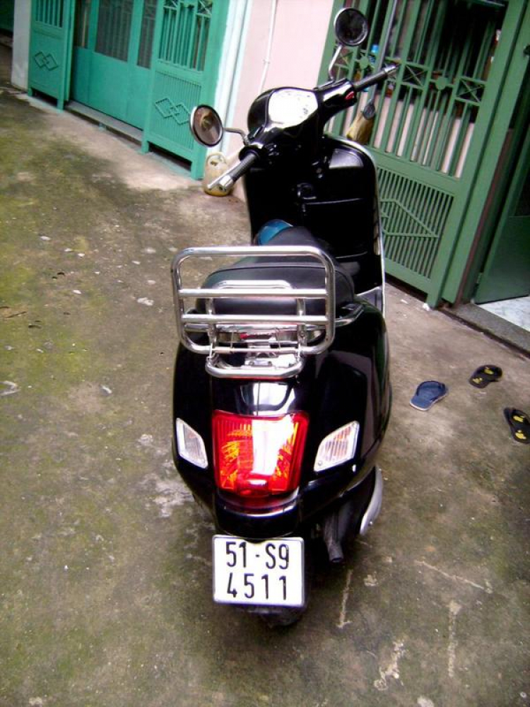 Đã bán SHi xong! Còn lại con Vespa Gts giá 42tr hàng italy mới 99%sơn zin chưa 1 vết trấy