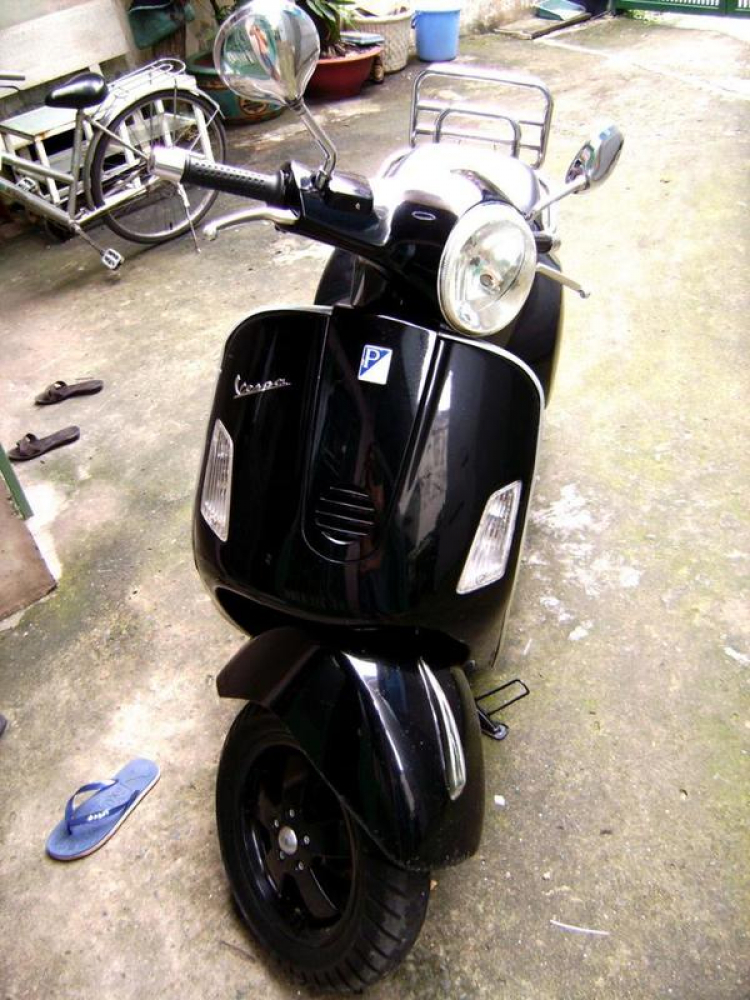 Đã bán SHi xong! Còn lại con Vespa Gts giá 42tr hàng italy mới 99%sơn zin chưa 1 vết trấy