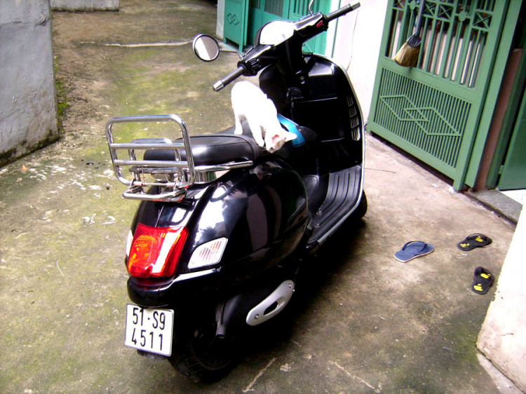 Đã bán SHi xong! Còn lại con Vespa Gts giá 42tr hàng italy mới 99%sơn zin chưa 1 vết trấy