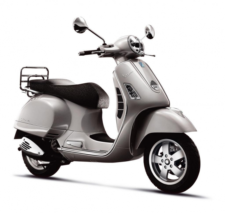 Đã bán SHi xong! Còn lại con Vespa Gts giá 42tr hàng italy mới 99%sơn zin chưa 1 vết trấy