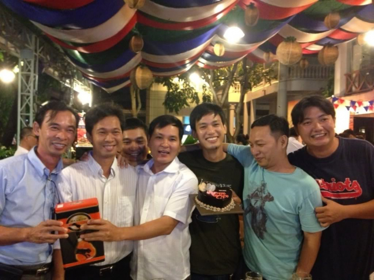 Chúc Mừng Sinh Nhật 2 bác DCChu 06/09 - TVTruong 11/09 :-) Chúc Mừng Sinh Nhật 2 bác DCChu 06/09 - TVTruong 11/09 :-)