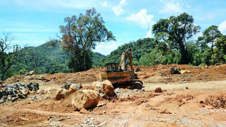 Chuyến du lịch hè 2014 biển và núi của nhà em. Chuyến du lịch hè 2014 biển và núi của nhà em.