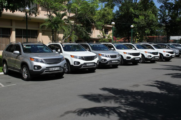 So sánh Kia Sorento Limited Premium của THACO và xe nhập So sánh Kia Sorento Limited Premium của THACO và xe nhập
