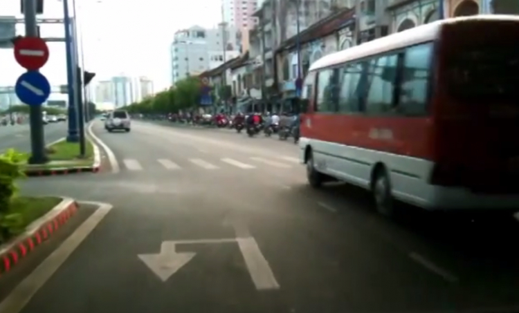 Quay đầu ở VVK (gầm cầu Ông Lãnh) để lên cầu Calmet