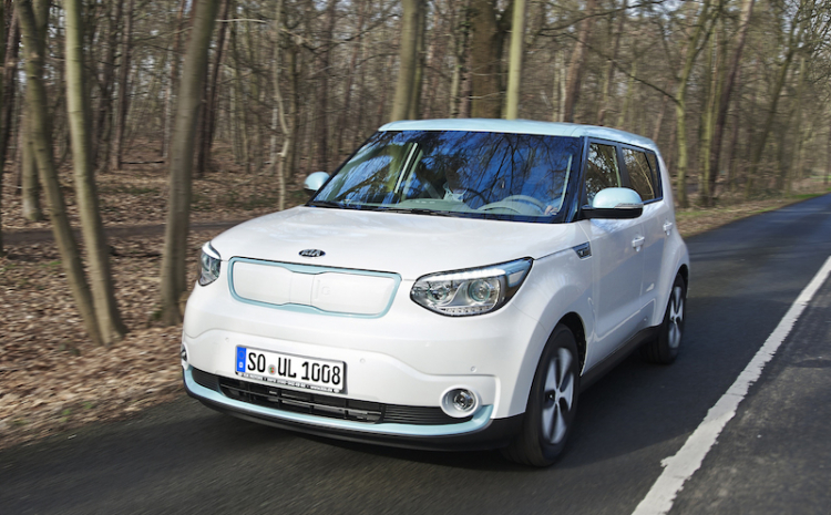 Kia Soul EV bước lên sàn đấu với Nissan Leaf