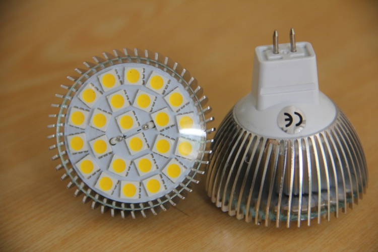 Đèn LED vs đèn Compact