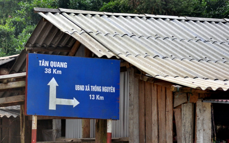 Lâu lâu về xóm quấy rầy tí xíu... Lâu lâu về xóm quấy rầy tí xíu...