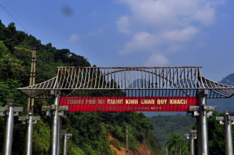 Lâu lâu về xóm quấy rầy tí xíu... Lâu lâu về xóm quấy rầy tí xíu...