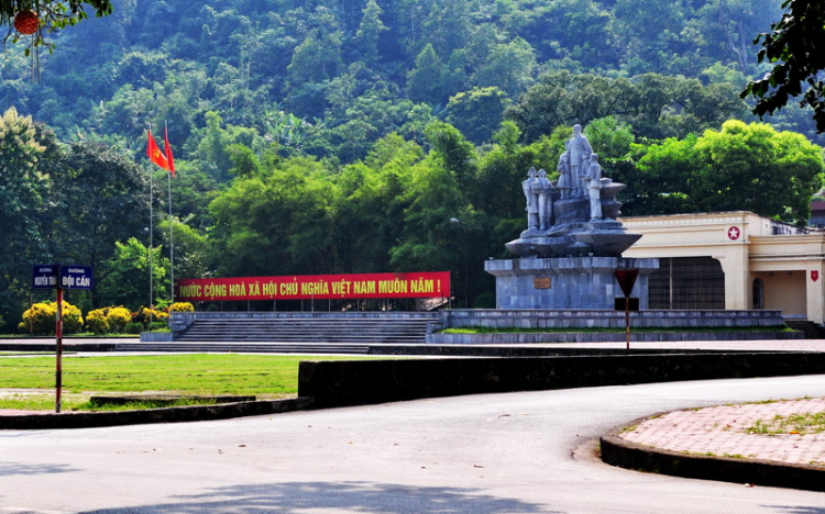 Lâu lâu về xóm quấy rầy tí xíu... Lâu lâu về xóm quấy rầy tí xíu...