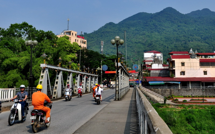 Lâu lâu về xóm quấy rầy tí xíu... Lâu lâu về xóm quấy rầy tí xíu...