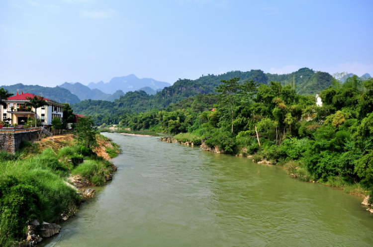 Lâu lâu về xóm quấy rầy tí xíu...