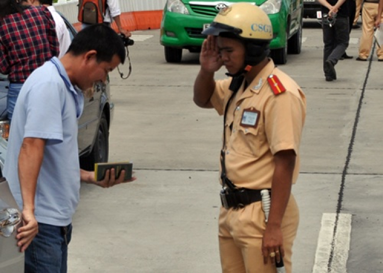 ‘CSGT chỉ chào những người lịch sự khi xử lý vi phạm’
