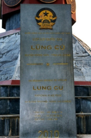 Lâu lâu về xóm quấy rầy tí xíu... Lâu lâu về xóm quấy rầy tí xíu...
