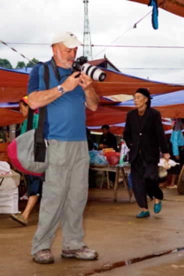 Lâu lâu về xóm quấy rầy tí xíu...