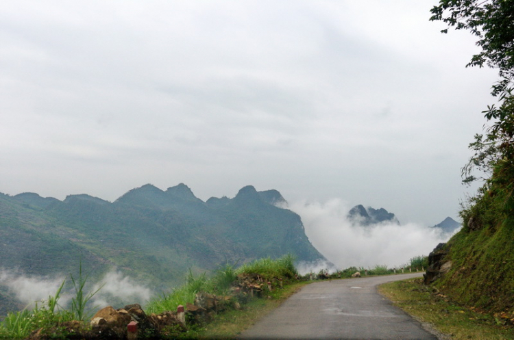 Lâu lâu về xóm quấy rầy tí xíu...