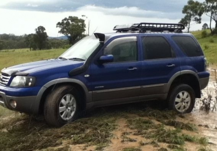 Kinh nghiệm thủy kích với Ford Escape XLT Kinh nghiệm thủy kích với Ford Escape XLT